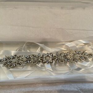 UNTAMED PETALS BY AMANDA JUDGE Pearl and Crystal Belt